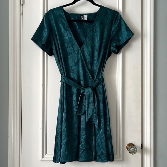 h&m satin wrap dress Ladies - Cream Satin Wrap Dress - Size: XS